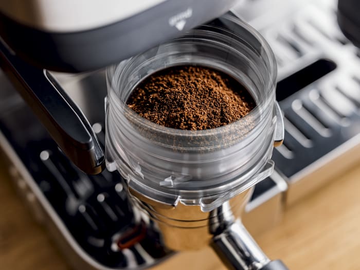 Spring-assisted tamper locking portafilter