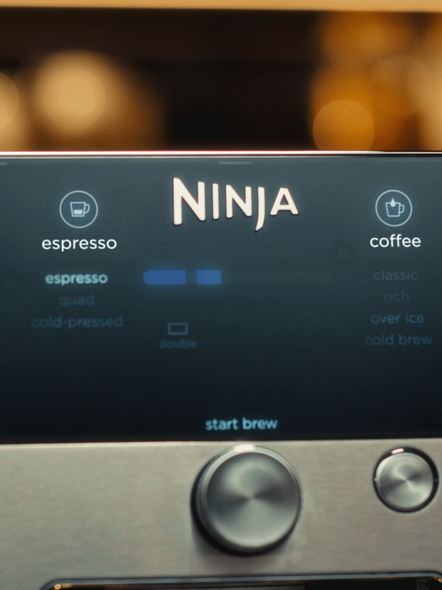 19 bar pressure espresso with rich golden crema